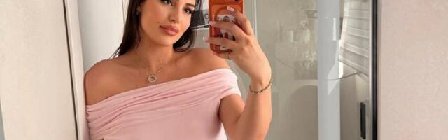 Prve slike Anastasije Ražnatović  u trudnoći! Nemanja joj grli stomak, a tu je i ova važna osoba