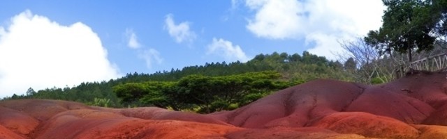 Neverovatna atrakcija Mauricijusa čiji se pesak preliva u sedam boja (FOTO)