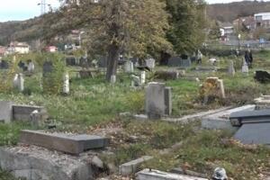 Срби обишли гробље у јужном делу Митровице, опет затекли порушене споменике