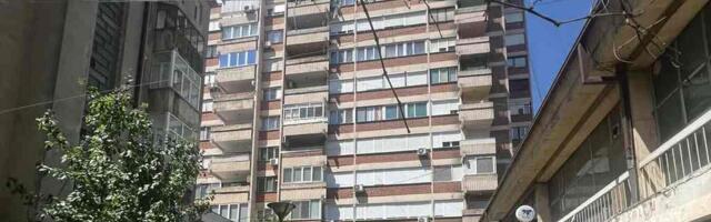 Muškarac se bacio sa 8. sprata solitera u centru Leskovcu