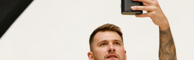 Da li nam je Luka Dončić ovom fotografijom nagovestio da je kupio automobil iz snova za koji je rekao da je "suludo skup?"! Mada, NBA as 5 miliona dolara zaradi za mesec dana