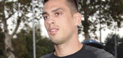 "STALNO JE SPAVAO KOD MENE, MIRKA NAM JE PRALA VEŠ" Vujadin Savić se pojavio na slavlju kod Gobeljića, a ovo su detalji o njihovom prijateljstvu