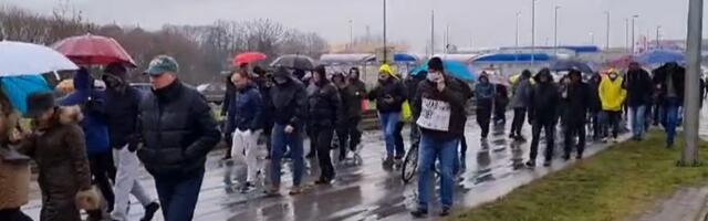 Počele blokade u gradovima Srbije, manje ljudi nego prošle subote