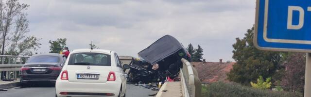 Dvoje dece vadili iz smrskanog automobila! Jeziva saobraćajka kod Bačkog Petrovca: Vatrogasci sekli vozila