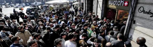 Redovi, tuče, hapšenja zbog novog Swatch sata