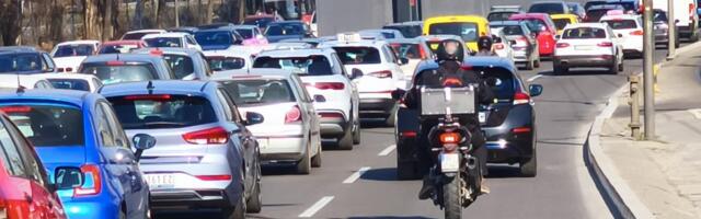 VOZAČE OČEKUJU VELIKE GUŽVE: Zatvara se traka ka Nišu, obustava saobraćaja na prilazu Kopaoniku! Detaljan spisak promena