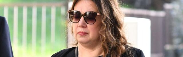 Uskoro presuda u slučaju Ribnikar: Miljana Kecmanović stigla u sud, ranjena nastavnica na štakama
