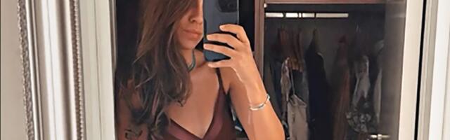 "TRAŽIO JE DA SE NAĐEMO U GRADU, DA LIŽE..." Glumica (34) pozirala bez brushaltera u garderoberu, pa PRIZNALA ŠTA JOJ MUŠKARCI NUDE (FOTO)