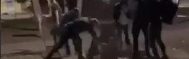 TUČA NA AUTOKOMANDI! Mladić povređen kada ga je napala grupa nepoznatih muškaraca u parku