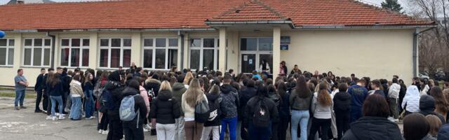 Učenici Medicinske škole u Leskovcu stupili u dvodnevnu obustavu nastave