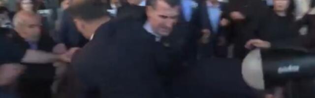Napadnut lider turske opozicije: Dobio udarac u glavu (VIDEO)
