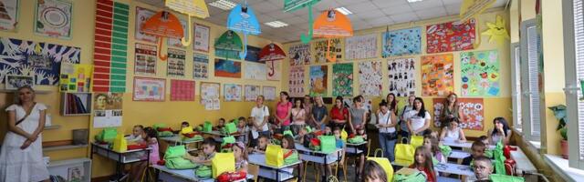 Počinje škola – radost za prvake, briga za roditelje (VIDEO)