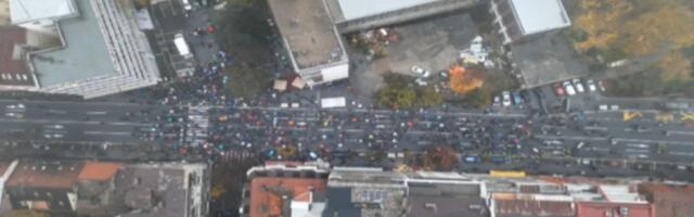 KAKAV RASPAD, ZGUBIDANE VIŠE NI RODBINA NE PODRŽAVA Ispred RTS ih nema ni ulicu da zatvore!