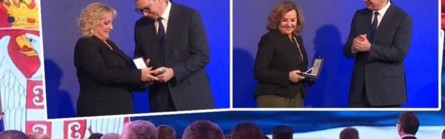 VUČIĆ ODLIKOVAO ANU BEKUTU I SNEŽANU ĐURIŠIĆ!