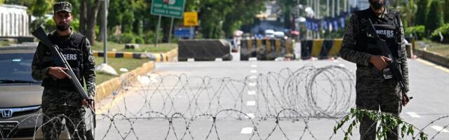 RASPOREĐENA VOJSKA I PARAVOJNE JEDINICE, ULICE GRADA PUSTE: Islamabad pod opsadom pred istorijske pregovore (FOTO)