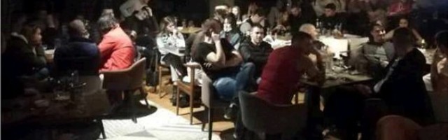 RASTURENO JOŠ JEDNO KORONA OKUPLJANJE: U restoranu "Kenedi" na Vidikovcu zatečeno VIŠE OD 100 ljudi! POLICIJA MORALA DA PROVALJUJE U LOKAL!