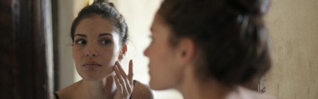 UŽIVAJU U ĆELIJAMA VAŠE KOŽE: Užasni mali terori izlaze noću i pare se na vašem licu, otkrivene njihove genetske tajne!