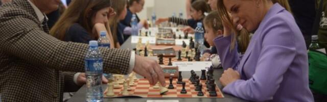"MINISTARSTVO OTVORENIH RUKU ČEKA MLADE IZ DIJASPORE DA SE VRATE U SRBIJU" Ministar Milićević prisustvovao šahovskom turniru! (FOTO)