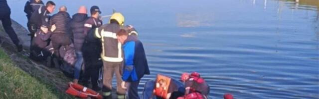 VATROGASCI SPASLI DAVLJENIKA IZ BEGEJA: Drama u Zrenjaninu (FOTO)