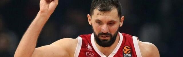 Mirotić otišao u crkvu pred meč sa Zvezdom! Srpski fudblaski biser mu pravio društvo! (FOTO)