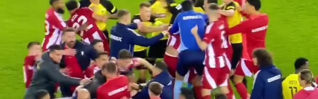 POTPUNA LUDNICA U ATINI: Tinejdžer hvatao Gaćinovića za kragnu, Srbin pobesneo u centru tuče! (VIDEO)
