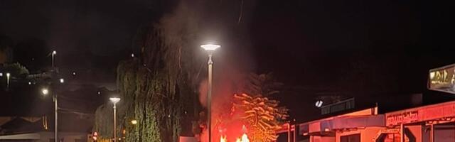 Na parkigu u Atenici izgoreo BMW sina Velimira Ilića