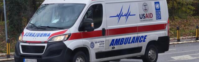 DVA UDESA KOD "UŠĆA" ZA POLA SATA: Prvo se sudarila dva autobusa, pa autobus i taksi, jedna osoba prevezena u bolnicu