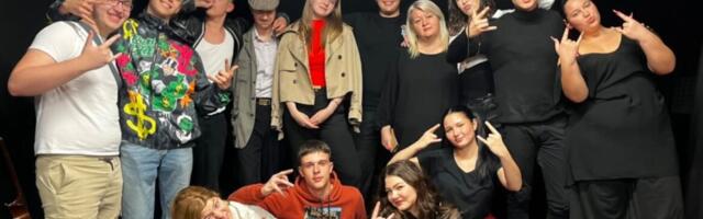 Učenici niške gimnazije „Stevan Sremac“ premijerno izvode „Hadersfild“ – prihod od karata ide za lečenje đaka