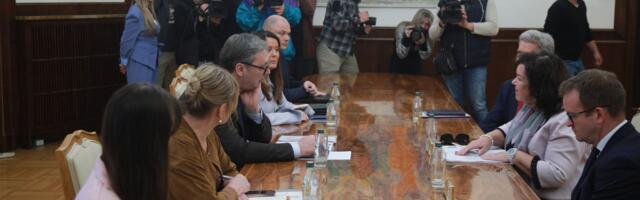 Od toga „da se s njom možda ne bi ni sreo“, do „svi su srećni i zadovoljni: Vučić ponovo sa Karen Pirs