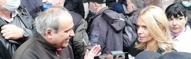 "Vesić i policija sprečili građane da kažu NE metrou"
