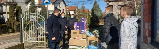 GO Medijana uručila pakete pomoći porodici Cvetković iz Brzog Broda