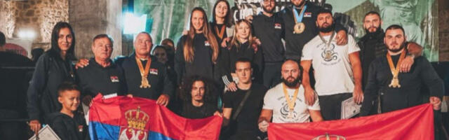 OBILIĆI SE OKITILI ZLATOM I OBORILI SVETSKI REKORD Reprezentacija Srbije u powerliftingu na svetskom prvenstvu u Grčkoj osvojila je 8 zlatnih medalja, 4 srebrne i ušla u legendu