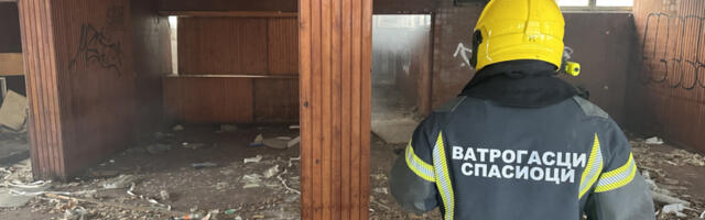 POŽAR U PETROVARADINU! Vatrena stihija uahvatila kuće (VIDEO)