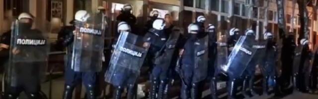 Policija intervenisala kod DIF-a u Novom Sadu, korišćene šok bombe? (VIDEO)