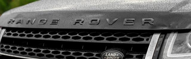 OPREZ! OVA OSVETA POSTAJE HIT U SRBIJI! Prolaznik brutalno uzvratio vozaču džipa koji je blokirao trotoar!