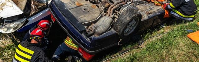 Saobraćajna nesreća kod Kragujevca: Vozilo sletelo u kanal (FOTO)