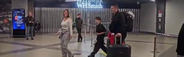 PAPARACO Sloba Radanović se vratio u Srbiju! Posle drame oko povratka, pevač sa porodicom stigao sa Maldiva