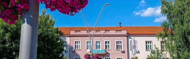 EKONOMSKO OSNAŽIVANJE ŽENA: Podrškom ministarstva biće opremljen novi objekat dečijeg vrtića u Trsteniku