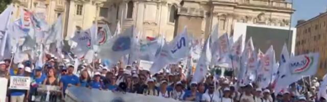Војници изашли на улице, траже веће плате и поштовање