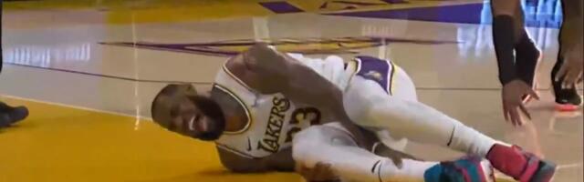 Lebron "čupa kosu", nova TEŠKA BRUKA skupocenih Lejkersa, navijači ih ispratili salvom zvužduka /VIDEO/