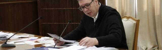 PREDSEDNIK VUČIĆ ČITAO PISMA GRAĐANA: Evo šta mu je narod pisao na svenarodnom saboru (VIDEO)