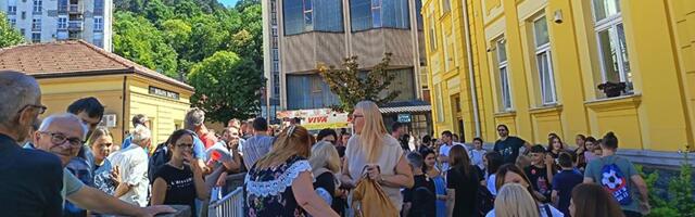 Prosvetari, učenici i roditelji traže vraćanje razrednih starešina: „Nemaju svi superjunaci plašt“ (FOTO)