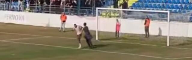 NEVIĐEN SKANDAL U HRVATSKOJ Navijač utrčao na teren i udario golmana! (VIDEO)