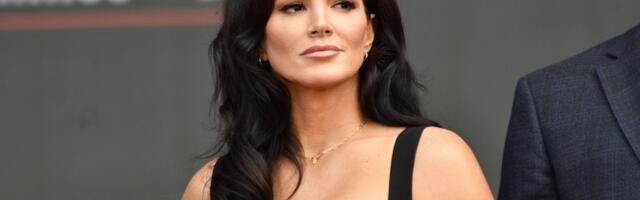 Sve je stalo kad se MMA diva pojavila na bini: Dve najveće legende i lepotice oči u oči pred borbu godine