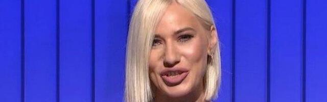 MARIJA VELJKOVIĆ POČASTILA PRATIOCE PROVOKATIVNOM FOTKOM: Dekolte na izvolte, muškarima popadale vilice! (FOTO)