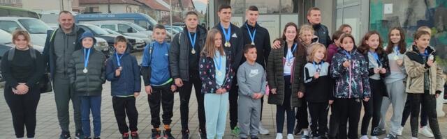 Leskovački plivači osvojili 13 medalja na prvom Prvenstvu centralne Srbije