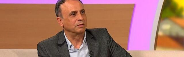 "NAS 20 JE SPAVALO U JEDNOJ SOBI, A ONDA SE VIŠE NIKADA NISMO OKUPILI" Tužna ispovest Bekija Bekića: Roditelji mu branili da peva, a siromaštvo će večno pamtiti