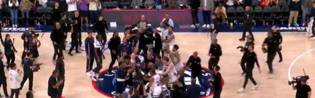 NBA ne pamti ovako bizaran haos: NBA zvezde se umalo pobile zbog lopte na kraju meča, evo i kako