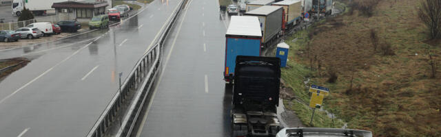 NAČEKAĆETE SE LEPO! Očekujte gužve na OVIM granicama zbog katoličkog Uskrsa, na putevima kroz Srbiju ima SNEGA