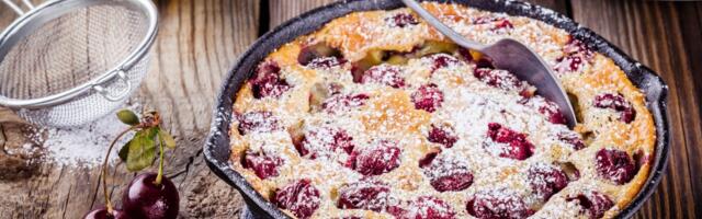 Lagani kolač sa višnjama u tiganju